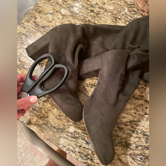 Adorable dark green knee high heeled boots - Picture 2 of 5